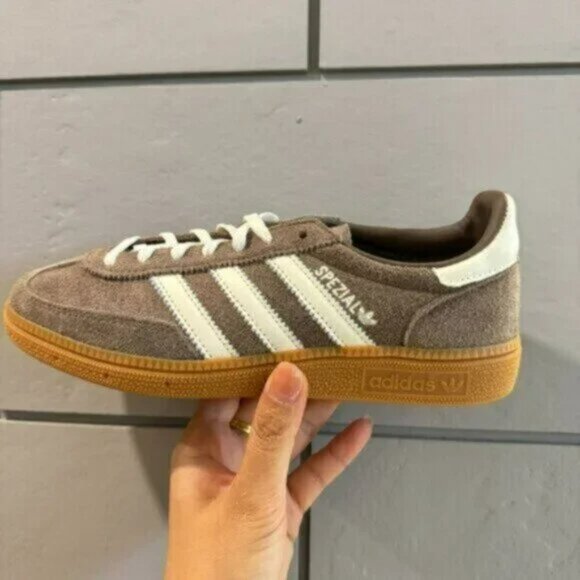 😜😜NWT Women's Adidas Handball Spezial Shoes Brown White Gum - Picture 2 of 6